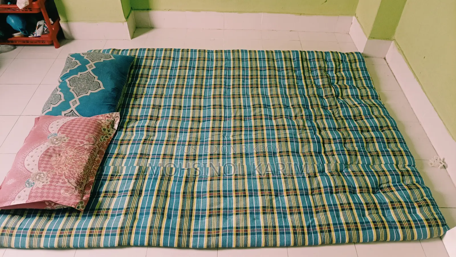 তোষক বালিশ।