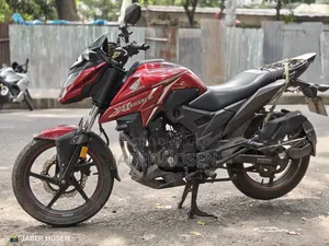 হোন্ডা এক্স-ব্লেড ১৬০ ২০২২ লাল