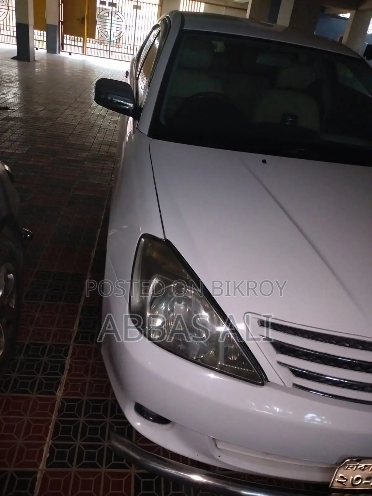 টয়োটা অ্যালিয়ন ২০০৪ হোয়াইট