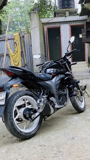 সুজুকি জিক্সার ২০১৫ ব্ল্যাক