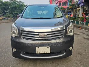 টয়োটা নোয়া ২০১২ গ্রে