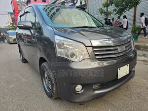 টয়োটা নোয়া ২০১২ গ্রে