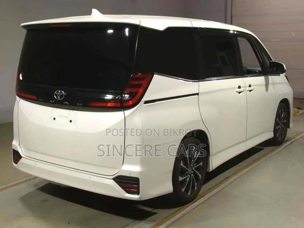 Toyota Noah 2022 Pearl