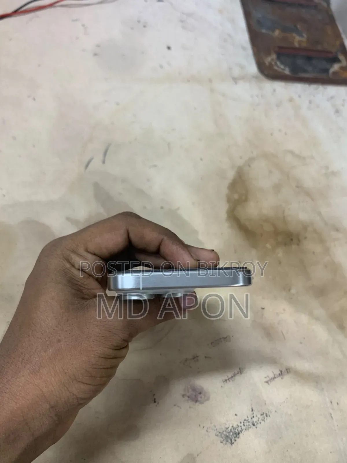 অ্যাপল আইফোন ১৫ প্রো ২৫৬ জিবি হোয়াইট