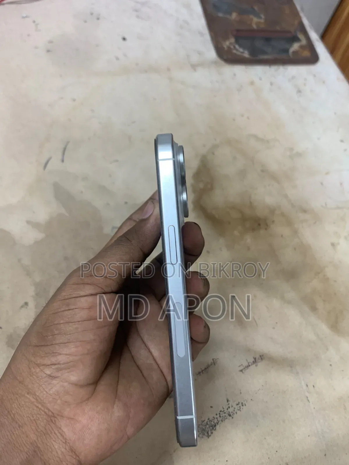 অ্যাপল আইফোন ১৫ প্রো ২৫৬ জিবি হোয়াইট