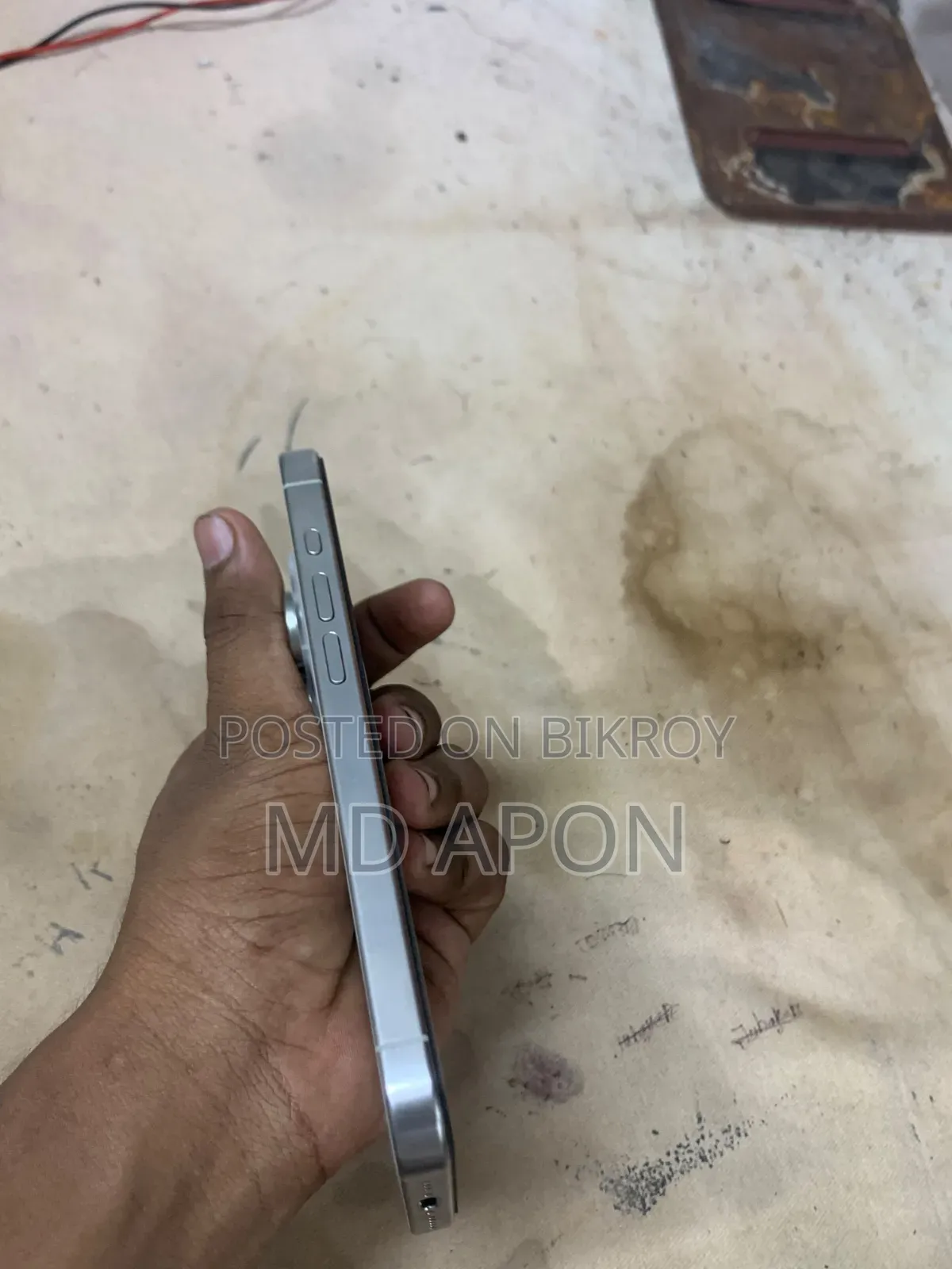 অ্যাপল আইফোন ১৫ প্রো ২৫৬ জিবি হোয়াইট