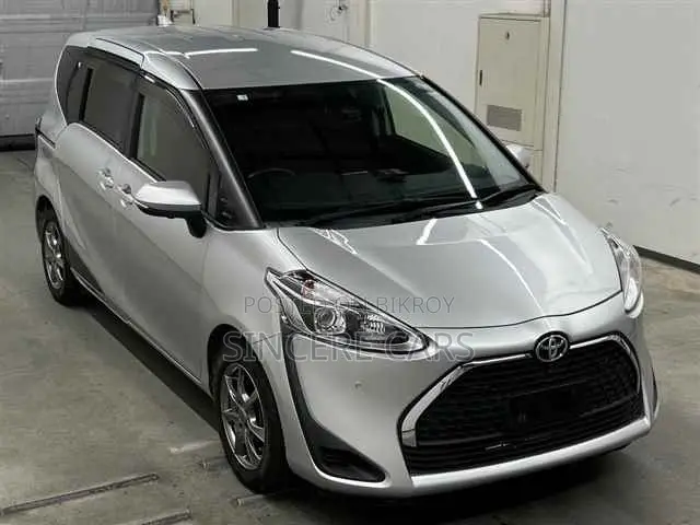 Toyota Sienta 2021 Silver