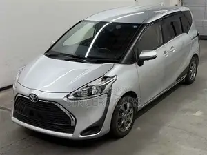 Toyota Sienta 2021 Silver