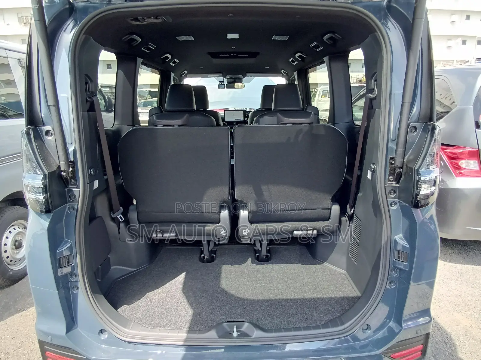 Toyota Voxy 2024 Gray