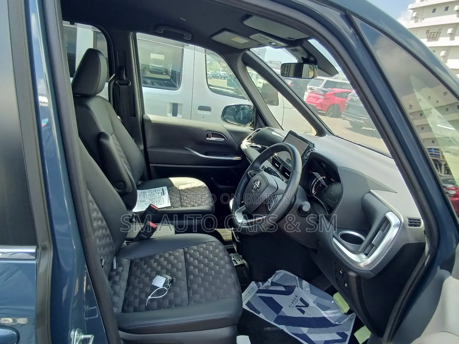 Toyota Voxy 2024 Gray