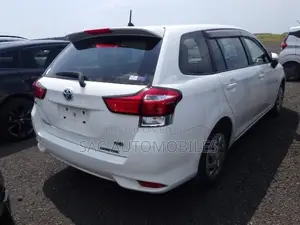 New Toyota Corolla Fielder 1.5 Hybrid FWD 2021 Pearl