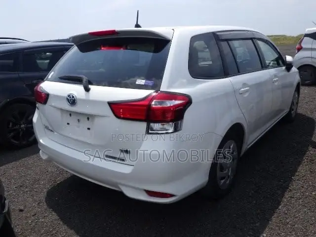 New Toyota Corolla Fielder 1.5 Hybrid FWD 2021 Pearl