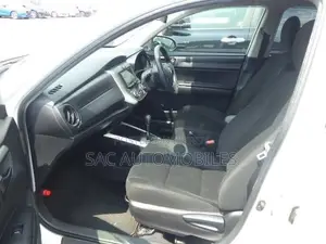 New Toyota Corolla Fielder 1.5 Hybrid FWD 2021 Pearl