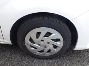 New Toyota Corolla Fielder 1.5 Hybrid FWD 2021 Pearl