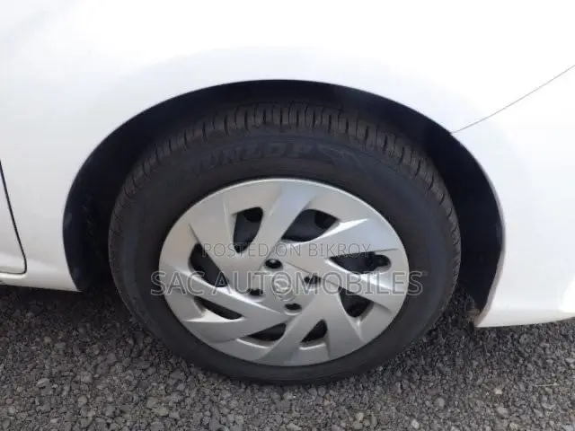 New Toyota Corolla Fielder 1.5 Hybrid FWD 2021 Pearl