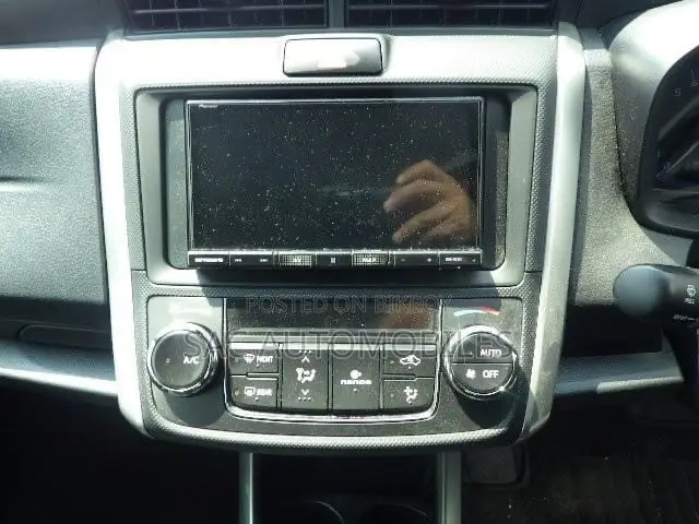 New Toyota Corolla Fielder 1.5 Hybrid FWD 2021 Pearl