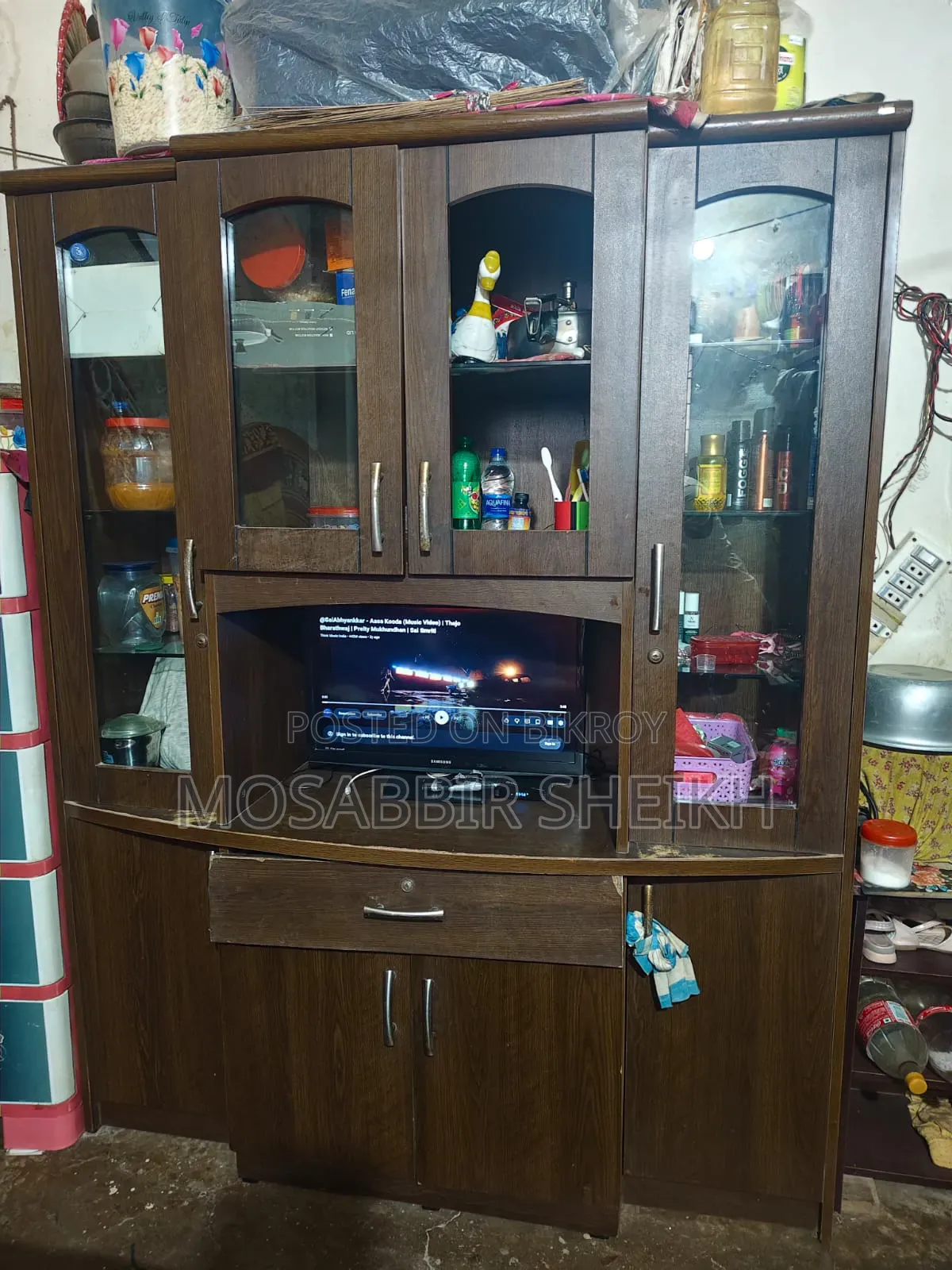 আলমারি/ শোকেজ