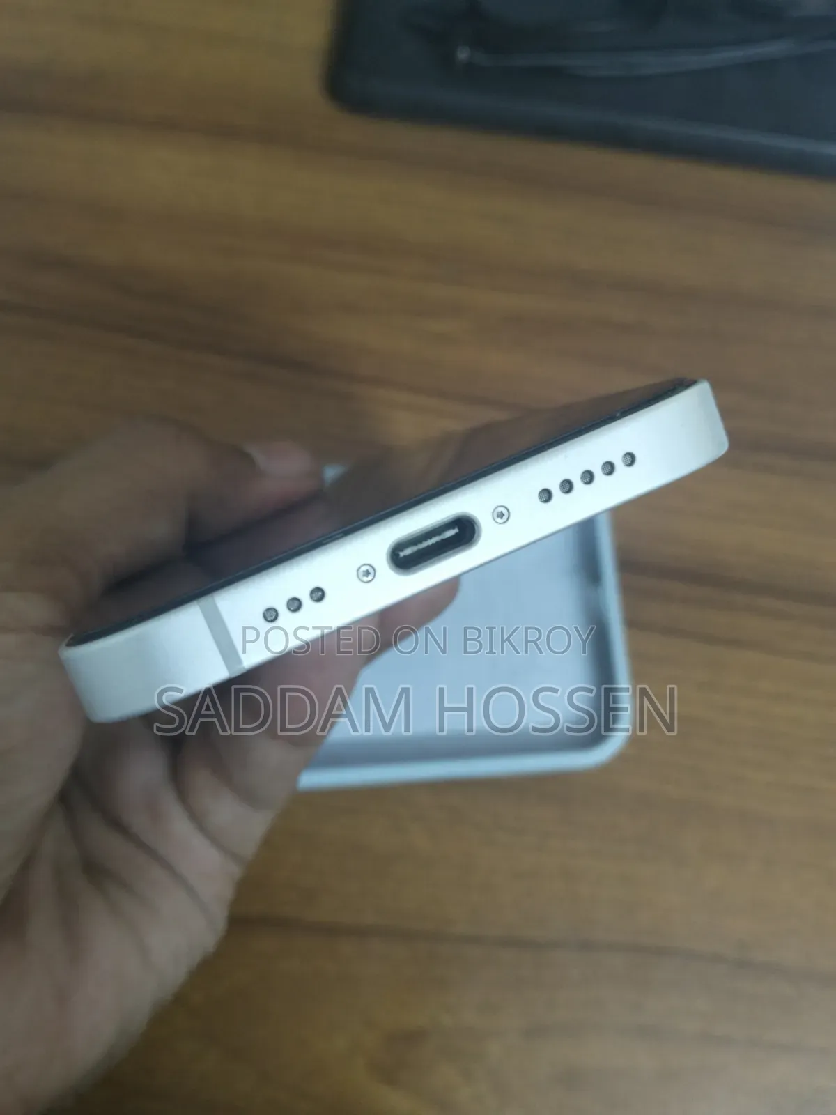 অ্যাপল আইফোন ১৬ই ১২৮ জিবি হোয়াইট