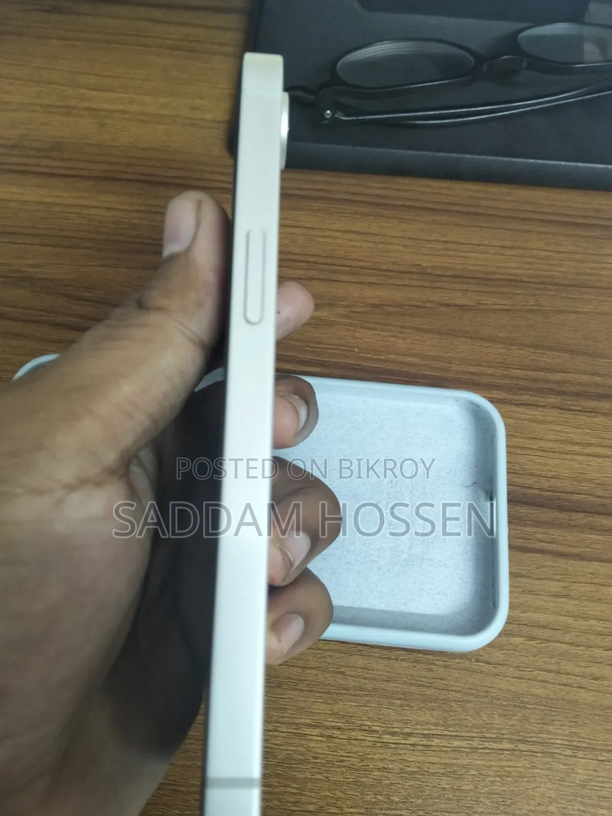 অ্যাপল আইফোন ১৬ই ১২৮ জিবি হোয়াইট