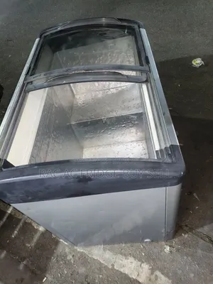 একটি গ্লাস ডোর ফ্রিজ বিক্রি হবে