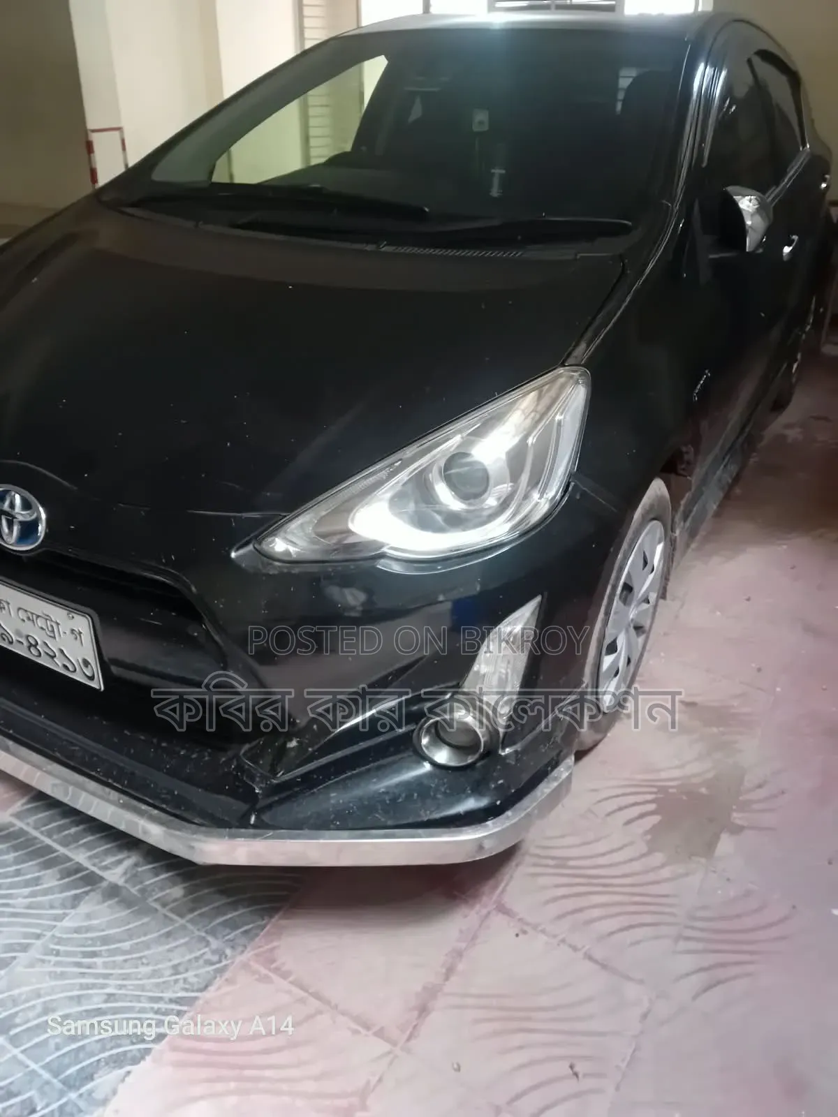 টয়োটা অ্যাকুয়া ২০১৭ কালো