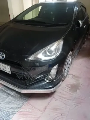 টয়োটা অ্যাকুয়া ২০১৭ কালো