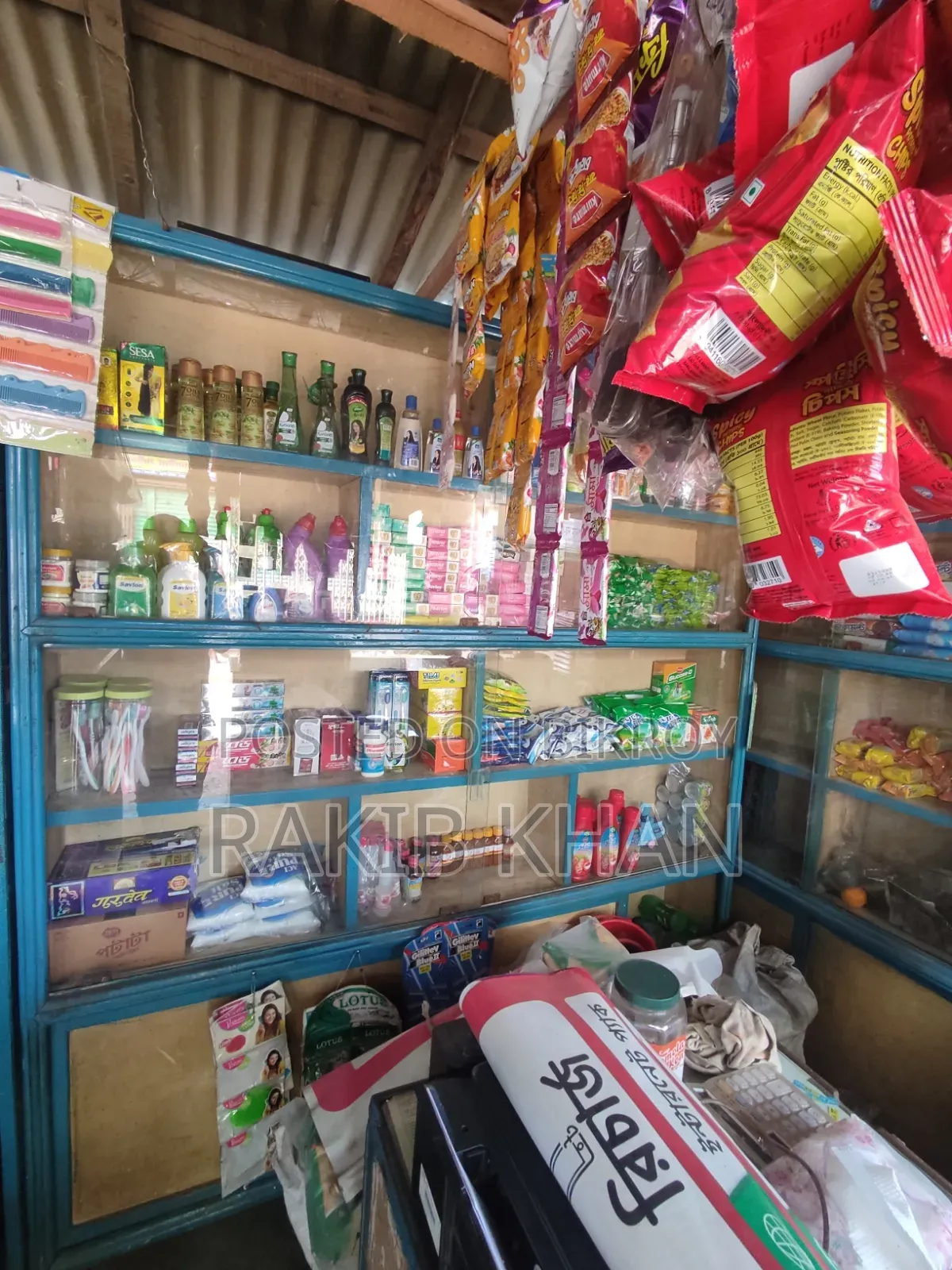 All items of this shop will be sold along with the racks