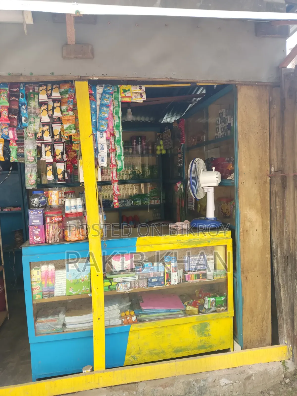 All items of this shop will be sold along with the racks