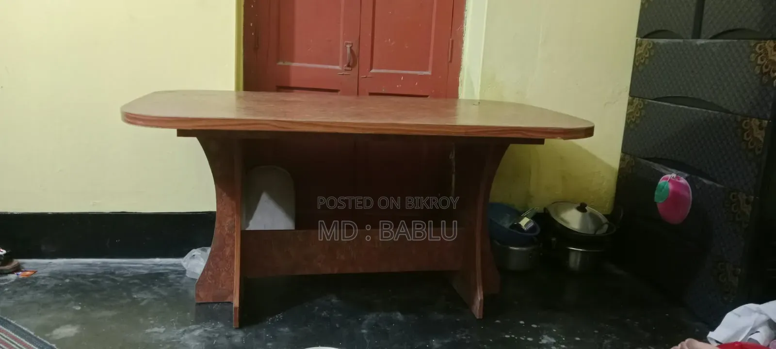 একটা ডাইনিং টেবিল বিক্রয় হবে সেকেন্ড হ্যান্ড ৬ চিয়ারের টেবিল