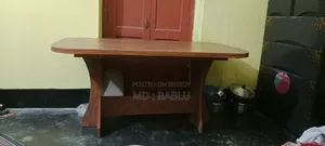 একটা ডাইনিং টেবিল বিক্রয় হবে সেকেন্ড হ্যান্ড ৬ চিয়ারের টেবিল