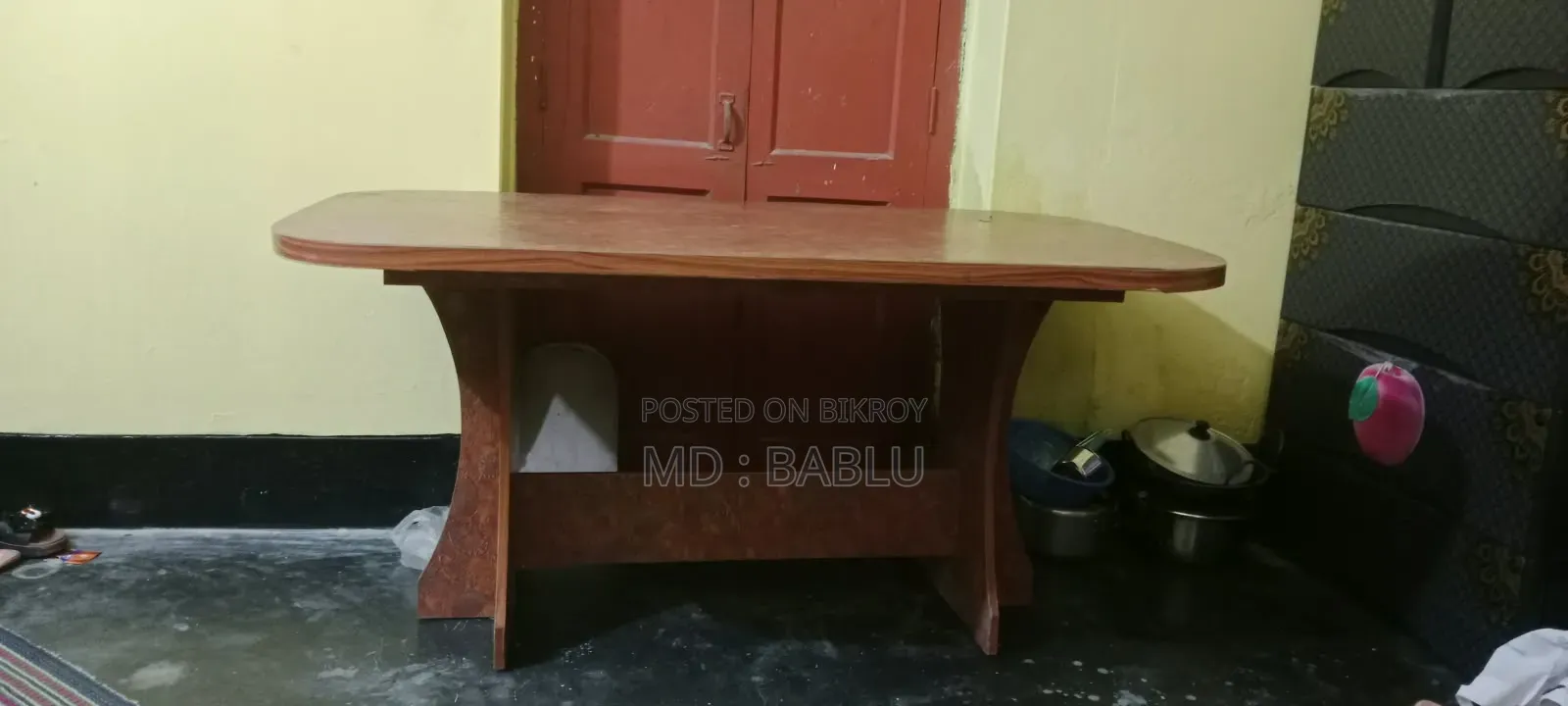 একটা ডাইনিং টেবিল বিক্রয় হবে সেকেন্ড হ্যান্ড ৬ চিয়ারের টেবিল