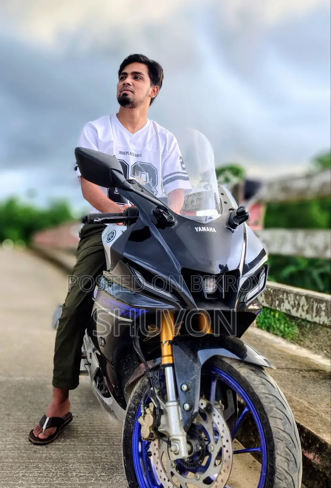 Yamaha R15M 2023 Silver