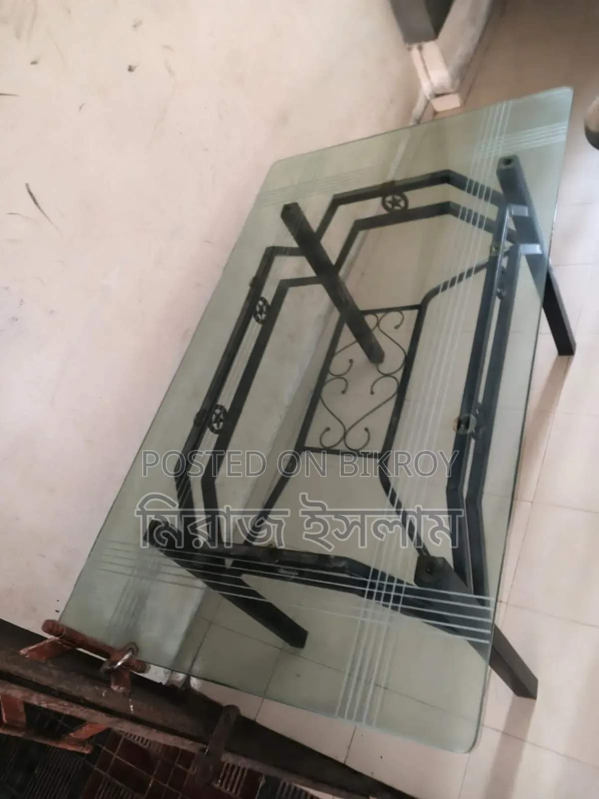 ডাইনিং টেবিল বিক্রি হবে