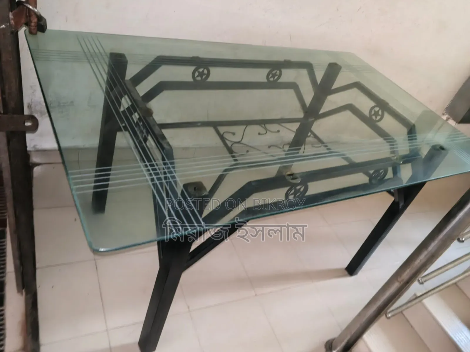 ডাইনিং টেবিল বিক্রি হবে