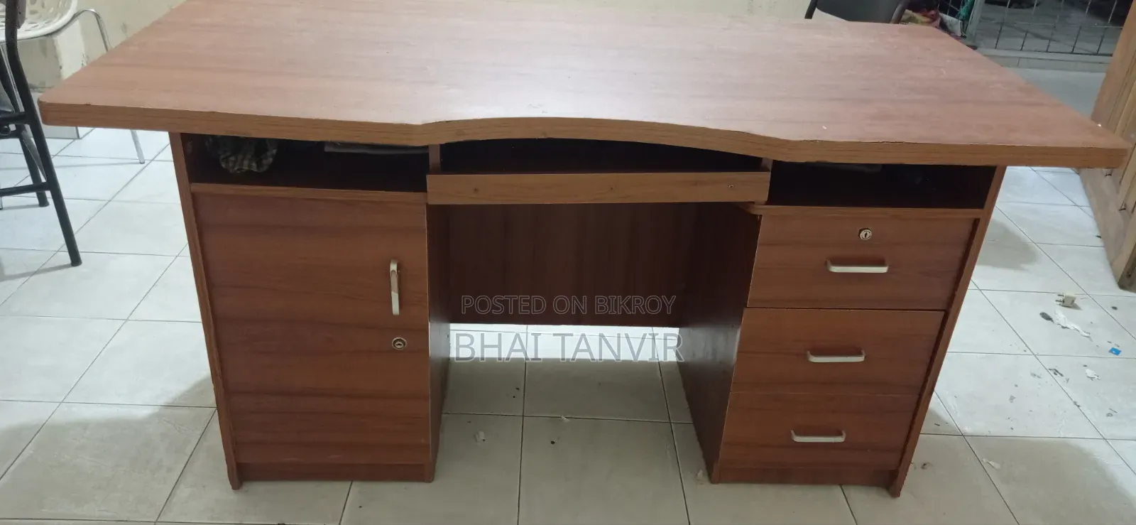 টেবিল বিক্রি হবে