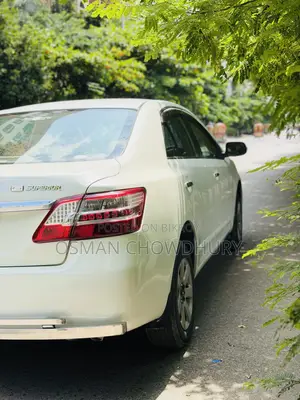 টয়োটা প্রিমিও ২০১০ পার্ল