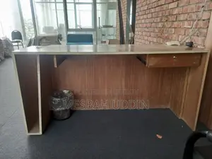 ওয়াল শেল্ফ এবং টেবিল
