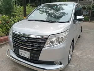 টয়োটা নোয়া ১.৮ এফডব্লিউডি হাইব্রিড (৭ সিটার) ২০১৪ সিলভার