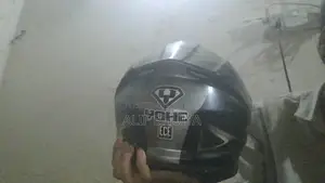 ইউহি হেলমেট