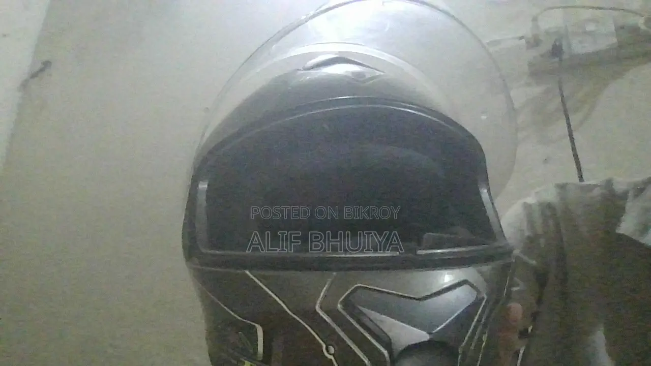 ইউহি হেলমেট