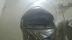 ইউহি হেলমেট