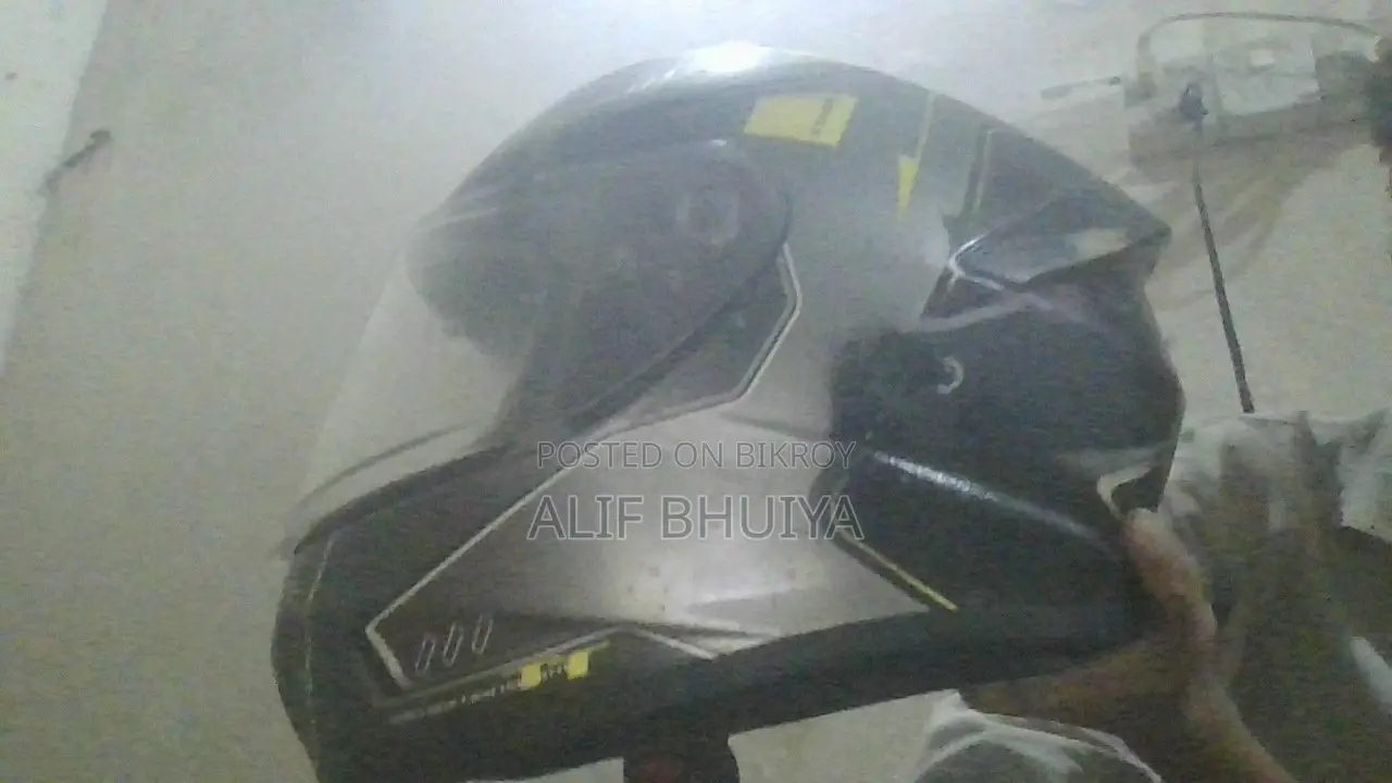 ইউহি হেলমেট