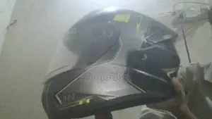 ইউহি হেলমেট
