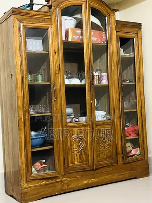 শোকেস, ক্রোকারিজ ক্যাবিনেট, ক্যাবিনেট