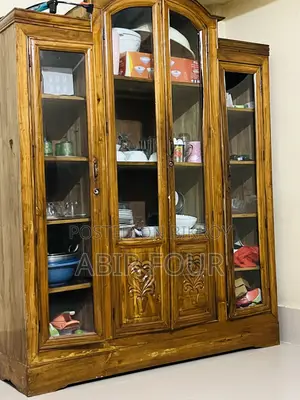 শোকেস, ক্রোকারিজ ক্যাবিনেট, ক্যাবিনেট