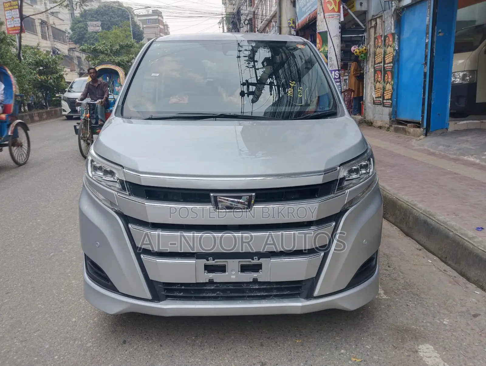 টয়োটা নোয়া ২.০ এফডব্লিউডি (৮ সিটার) ২০২১ সিলভার