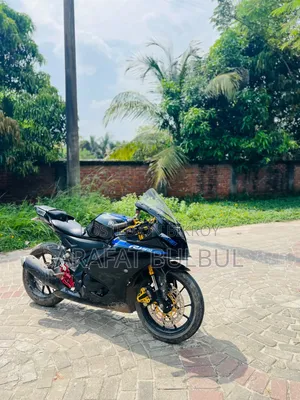 ইয়ামাহা আর১৫এম ২০২২ ব্ল্যাক