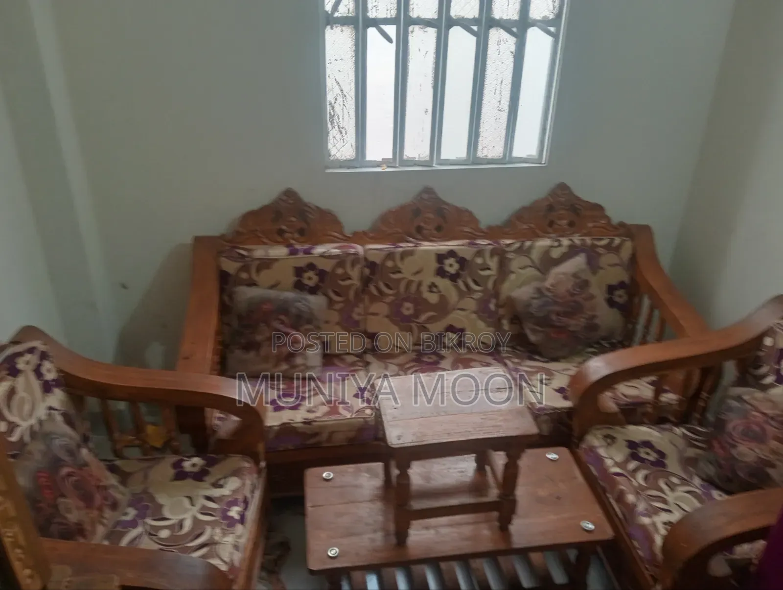 একটি সোফার সেট বিক্রি হবে