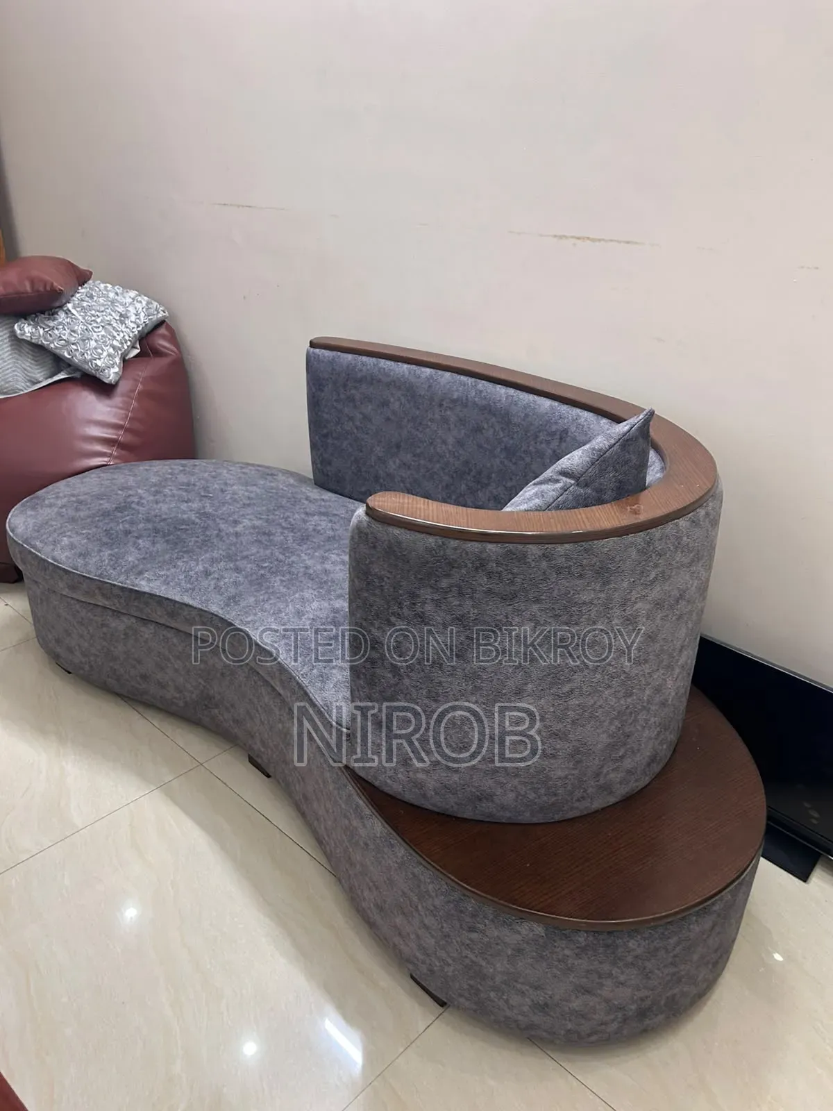 Premium Curved Lounge Sofa/Divan for Sale