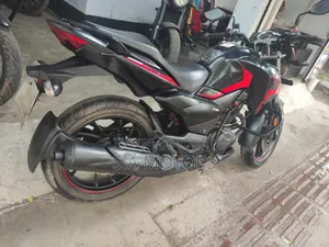 হিরো হাংক ১৬০ ২০২৩ কালো